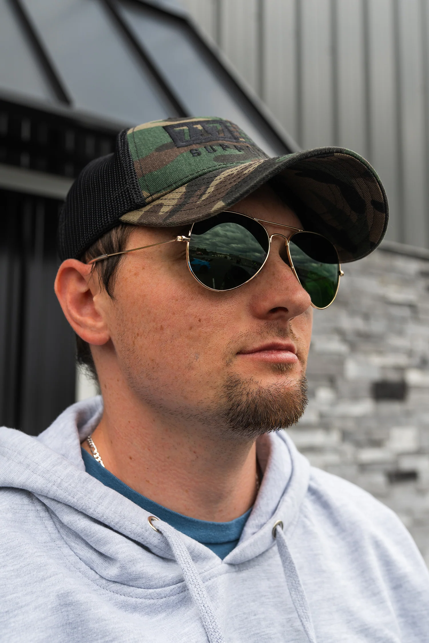 717 Gold Aviators Sunglasses - Image 6