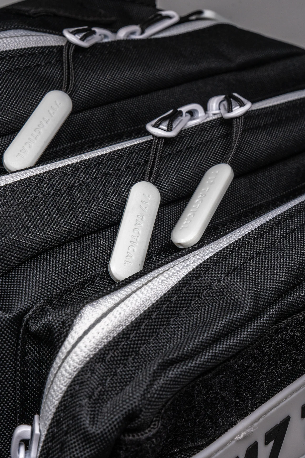 White Line Black 717 Tactical Backpack - Image 3